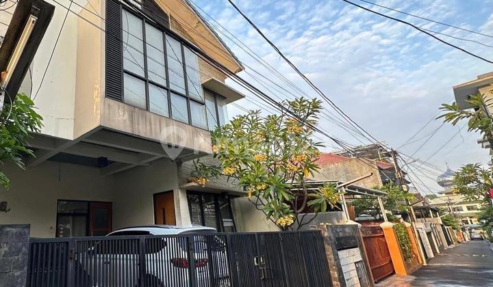 2.5-Story House Ready to Occupy, Strategic Location in Tebet Near Hospital 2
