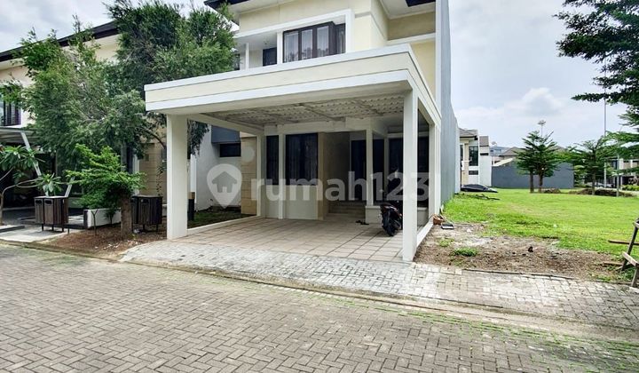 Rumah Modern Ada Taman Dan Balkon Dalam Cluster Premium Di Bsd