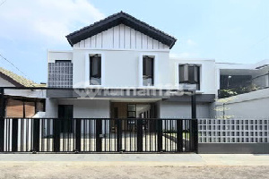 Brand New Minimalis Tropis Dengan Pencahayaan Baik Di Sektor 3 2