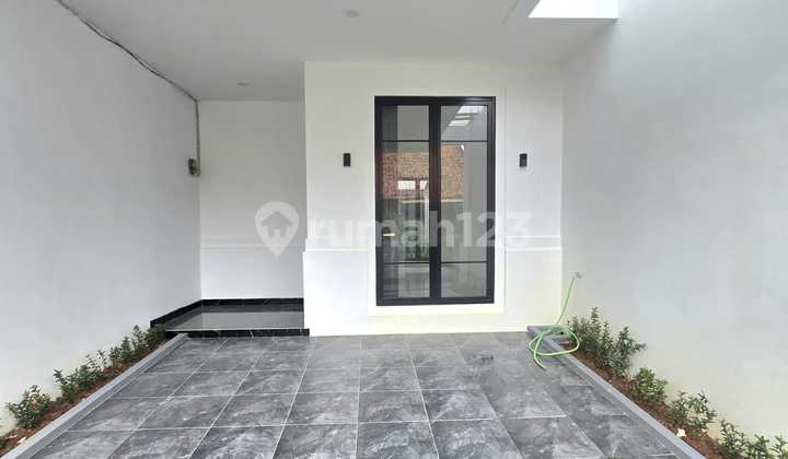 Rumah Baru Ada Taman Samping di Kompleks Deplu Pondok Aren 2