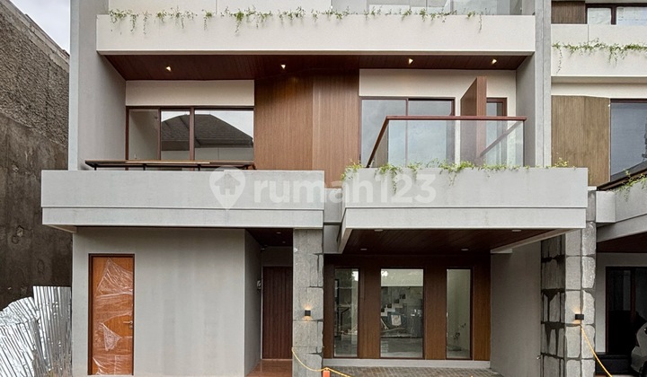 Rumah Brand New Dalam Townhouse Desain Modern Minimalis di Pondok Indah