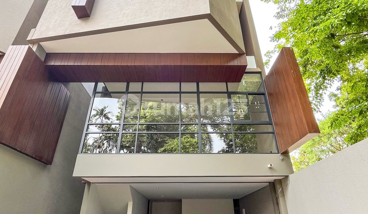 Rumah Brand New Desain Modern Minimalis Ada Private Lift Karya Developer Ternama Lokasi Strategis di Kemang 2