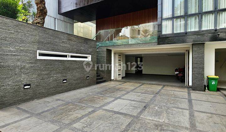 Jual Rumah Mewah Desain Modern Tropis di Kebayoran Lama Dekat Senayan Ada Private Pool 2