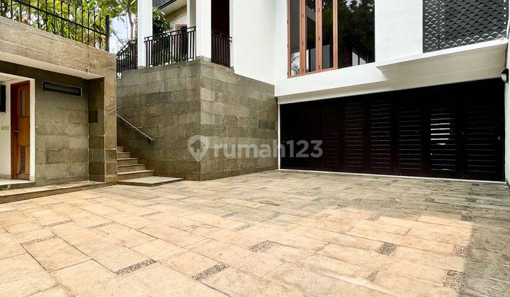 Jual Rumah Newly Renovated Lokasi Strategis di Patra Kuningan 2