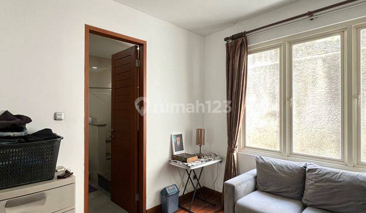 Dijual Rumah Semi Furnished Dalam Townhouse di Kemang 2