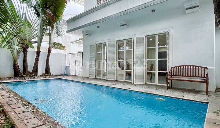 Sewa Murah Rumah Desain Kolonial Modern Semi Furnished di Kemang