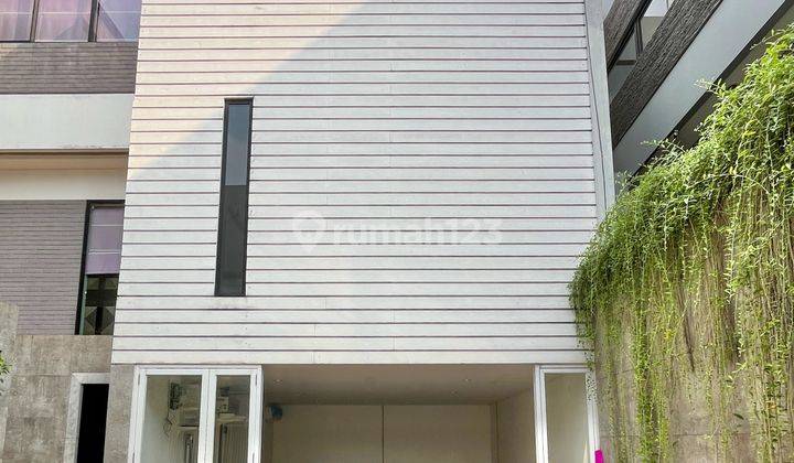 Dijual Rumah Bagus Terawat Desain Minimalis Modern Dalam Cluster Siap Huni di Pejaten 1