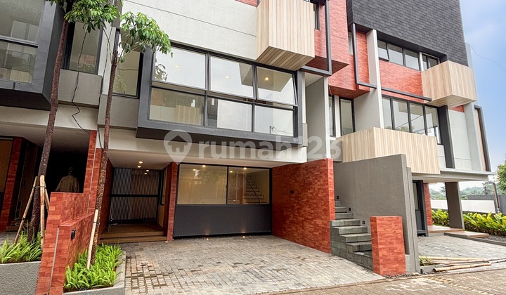 Rumah Baru Desain Modern Minimalis Dalam Townhouse Lokasi Strategis Siap Huni di Cipete 