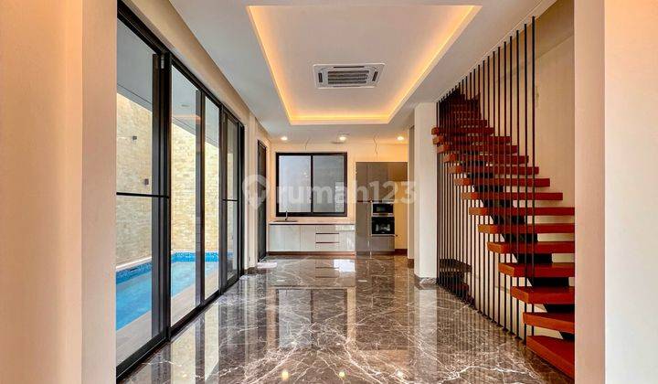 Rumah Bagus Brand New Semi Furnished Lokasi Strategis Ada Private Pool Siap Huni di Cilandak 1