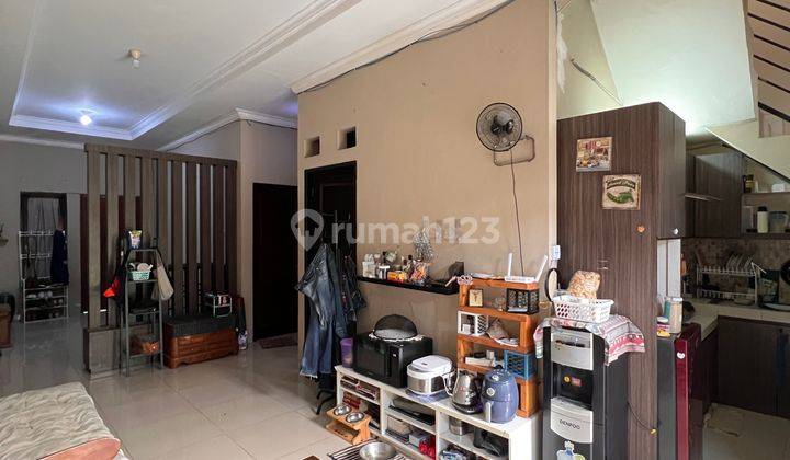 Jual Murah Rumah Townhouse Siap Huni 2 Lantai Ada Kamar Bawah Dekat Tol Brigif Semi Furnished di Cinere 2