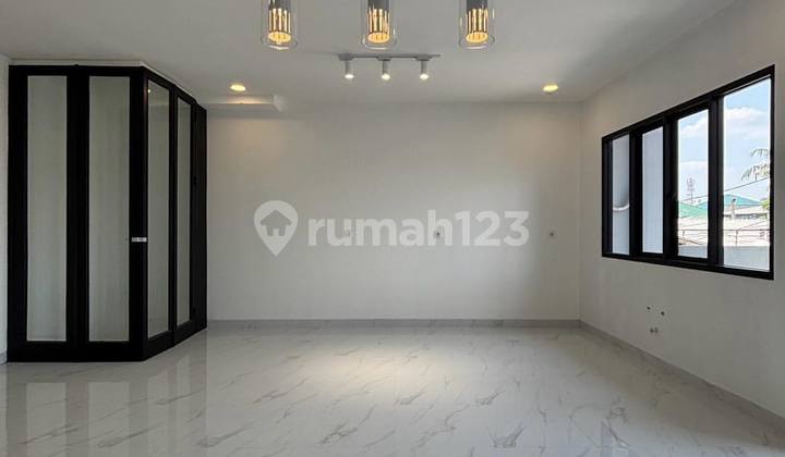 Rumah Baru Desain Modern Minimalis Siap Huni 3 lantai plus rooftop di Kebayoran Lama 2