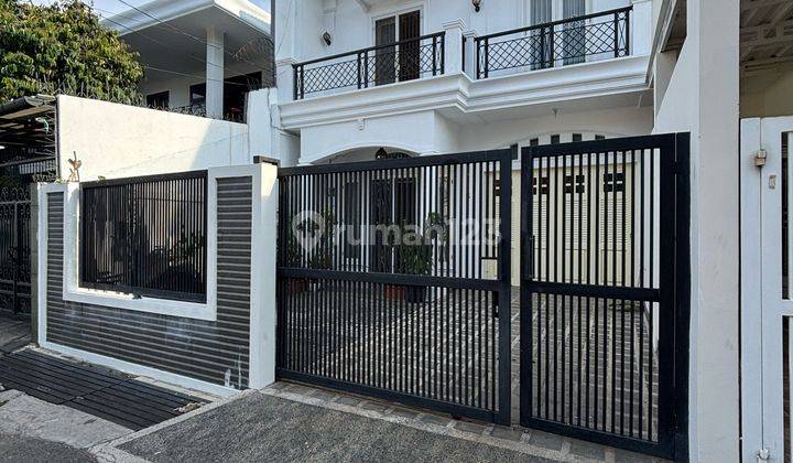 Rumah Bagus Terawat Siap Huni Semi Furnished di Pejaten 1