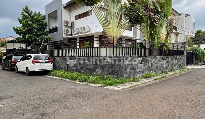 Rumah Bagus Terawat Siap Huni ada Private Pool Posisi Hook dekat STASIUN MRT di CIlandak 2