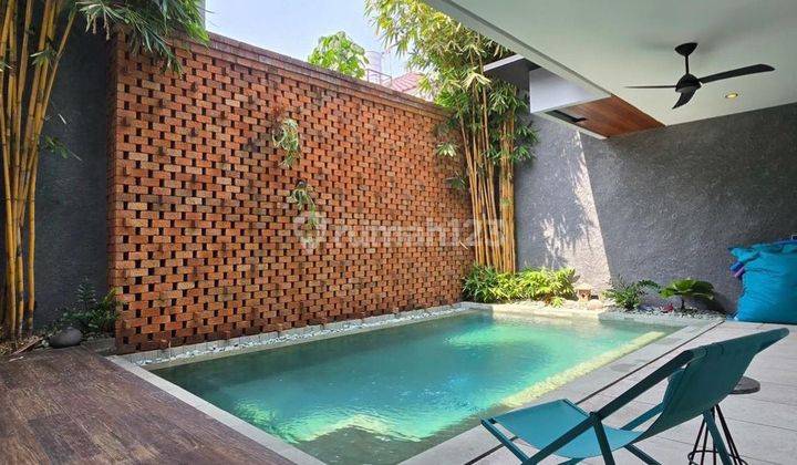 Rumah Suasana di Bali Desain Tropical Modern Semi Furnished Ada Private Pool Siap Huni di Lebak Bulus  1