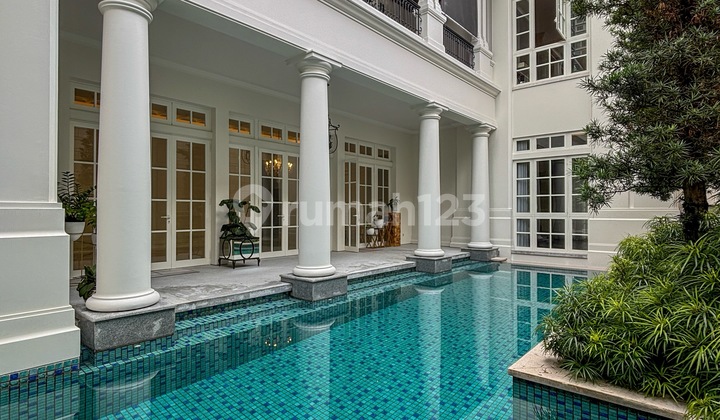 Luxury beautiful house with modern classic design in an elite complex near the business center in Kuningan