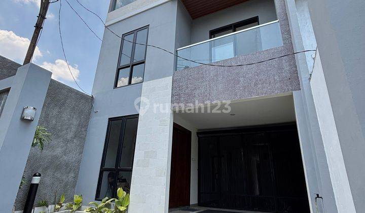 Rumah Dalam Townhouse Brand New Design Minimalis Modern Dekat Senayan Siap Huni di Kebayoran Lama 1