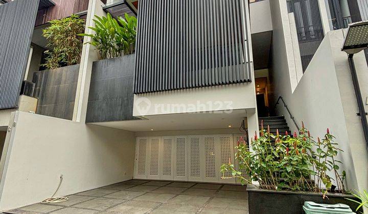 Rumah Dalam Townhouse Semi Furnished Siap Huni Ada Private Pool di Cilandak Lokasi Strategis Dekat Mrt Pintu Tol L 2