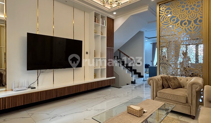 Rumah desain mewah semi furnished ada private pool lokasi strategis siap huni di Lebak Bulus Rumah desain mewah semi furnished ada private pool lokasi strategis siap huni di Lebak Bulus