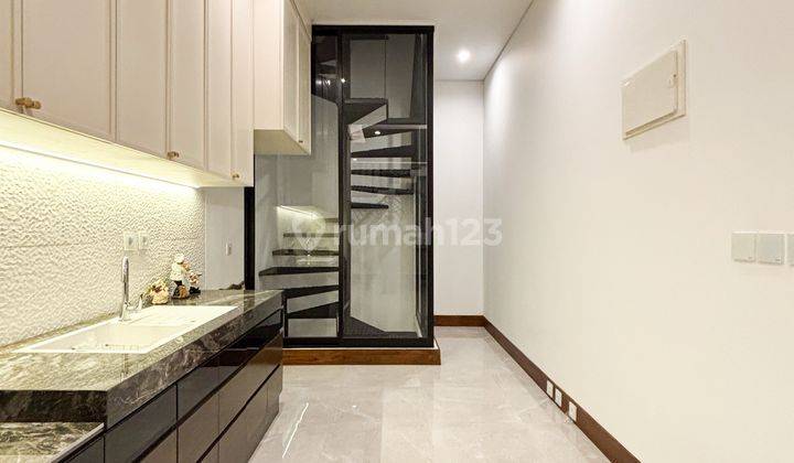 Rumah Brand New Dalam Townhouse Desain Modern Tropis Semi Furnished di Lebak Bulus Dekat Ke Mrt Dan Pintu Tol 2