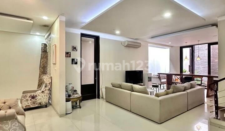 Rumah Bagus Terawat Siap Huni Dalam Cluster One Gate System Lokasi Strategis di Lebak Bulus Rumah Bagus Terawat Siap Huni Dalam Cluster One Gate System Lokasi Strategis di Lebak Bulus