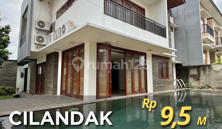 Rumah Bagus Terawat Siap Huni ada Private Pool Posisi Hook dekat STASIUN MRT di CIlandak