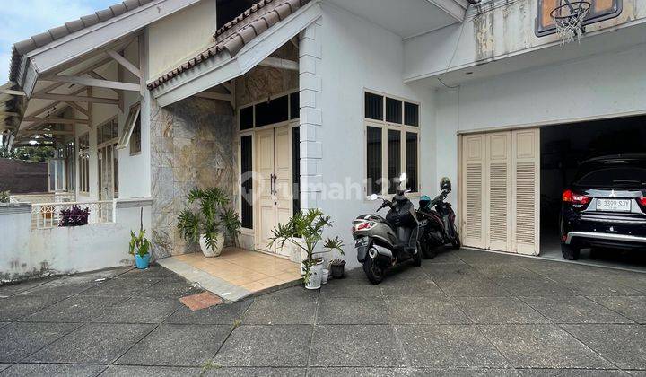 Rumah Classic Halaman Luas Lokasi Strategis Di Fatmawati  1