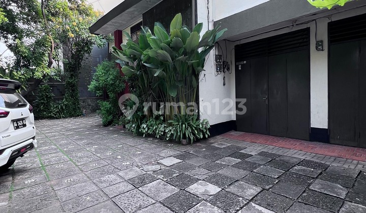 Old House by the Main Road in Fatmawati, Suitable for Commercial Use Old House by the Main Road in Fatmawati, Suitable for Commercial Use