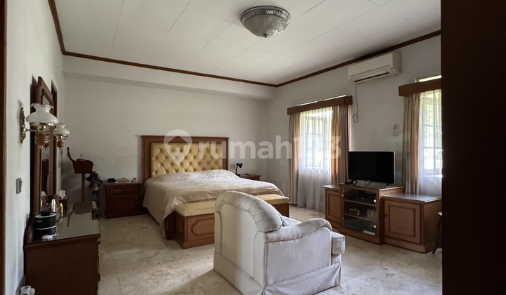 Cheapest Ready-to-Occupy House Large Yard Boulevard Road in Lebak Bulus 2