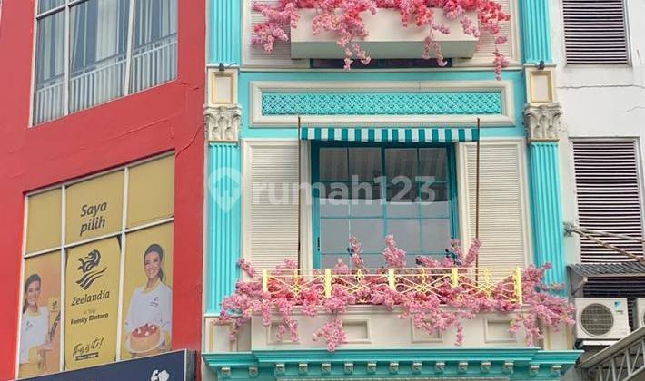 For Sale Quick 3-Storey Shop House Ready to Occupy Prime Location in Bintaro For Sale Quick 3-Storey Shop House Ready to Occupy Prime Location in Bintaro