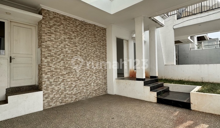 For Sale Fast 2 Units of Houses in a Spacious Road Cluster in Jagakarsa 2