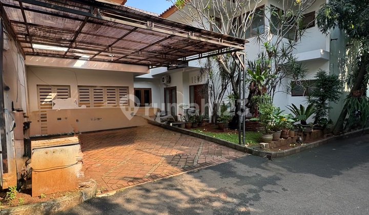 Beautiful Private Pool Town House in Lebak Bulus 2