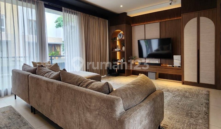 Beautiful and Comfortable House in a Town House in Pondok Pinang 2