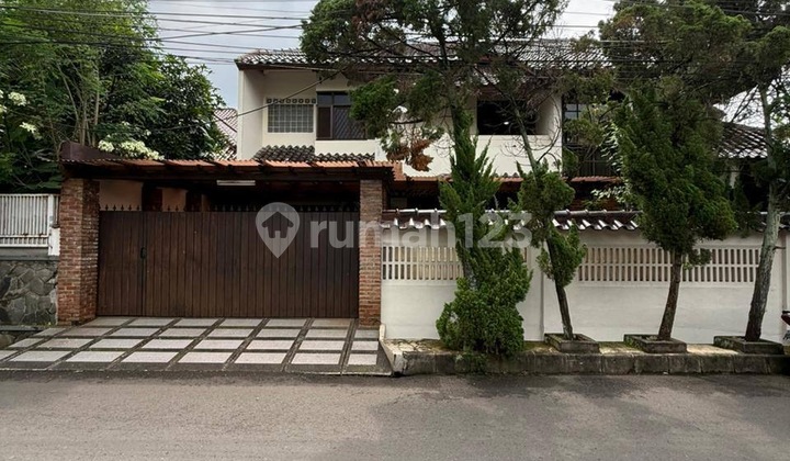 Rumah Posisi Hoek Area@Strategis Dalam Komplek di Lebak Bulus