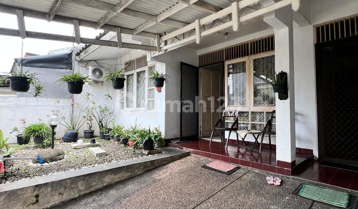 Single-Story House on a Wide Street in a Popular Complex in Cinere Single-Story House on a Wide Street in a Popular Complex in Cinere