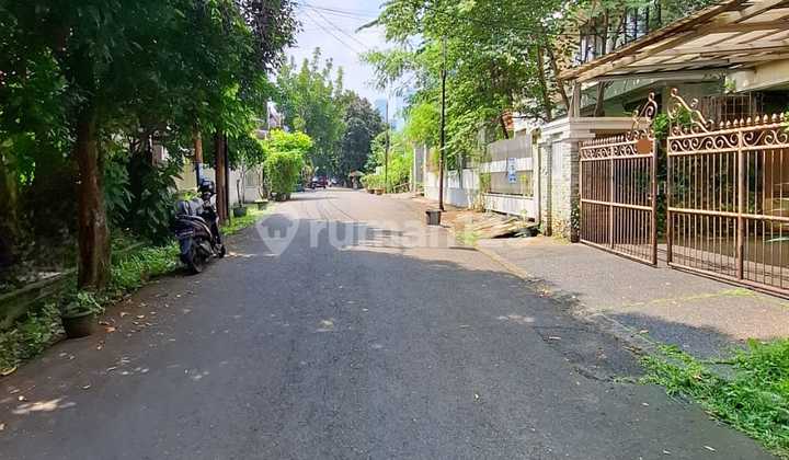 Below Market Price Old House in Senopati Kebayoran Baru 2