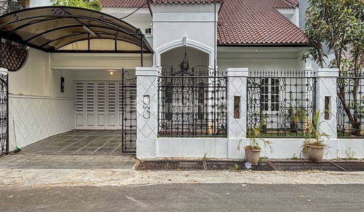 Rumah Fully Renovated Siap Huni 2 Lantai Di Kebayoran Baru 1