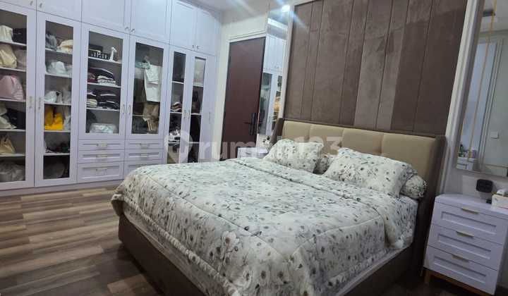 Semi Furnished Luxury House Graha Padma Flood Free 2