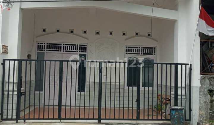 2-story minimalist house with a beautiful garden in Mangunharjo, near CITRAGRAND 1