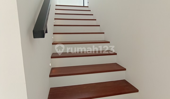Rumah exclusive Puri Arga golf BSB include furniture dan kolam renang pribadi 