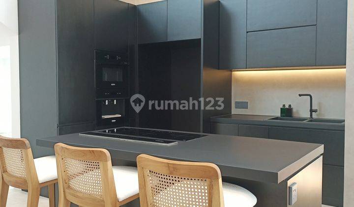 Rumah exclusive Puri Arga golf BSB include furniture dan kolam renang pribadi 