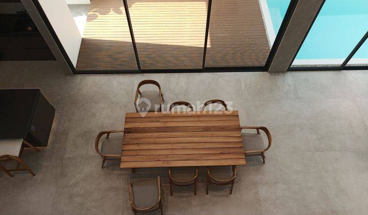 Rumah exclusive Puri Arga golf BSB include furniture dan kolam renang pribadi 