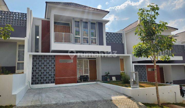 Rumah mewah boulevard bsb village siap huni  1