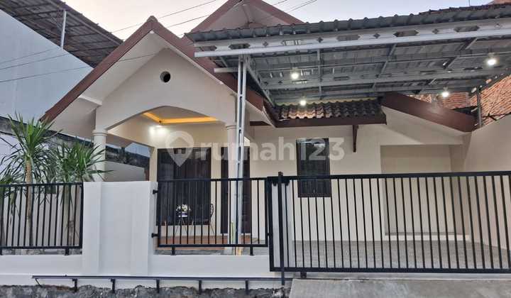 Comfortable Family Dream Residence on Candi Sewu Street, Manyaran 1