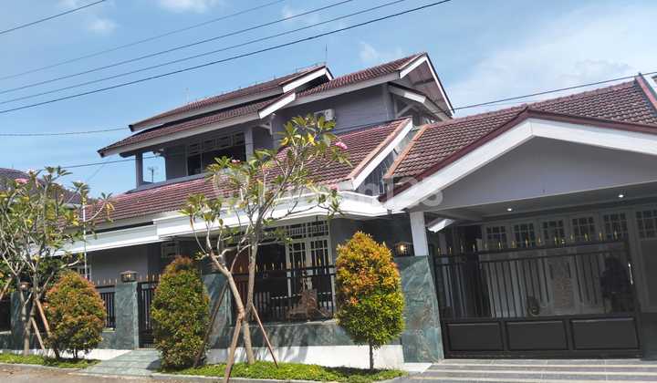 Full Furnished Rumah Mewah Villa Aster Banyumanik 1
