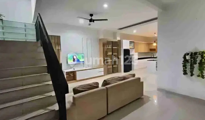 Semi Furnished Rumah Mewah Graha Padma Siap Huni 2