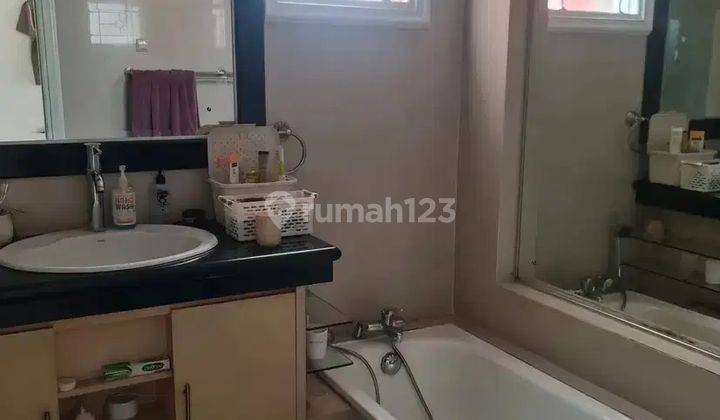 kamar mandi rumah mewah graha candi golf