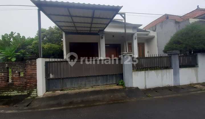 Quick Sale of Strategic House on Jl Karangrejo Banyumanik 1