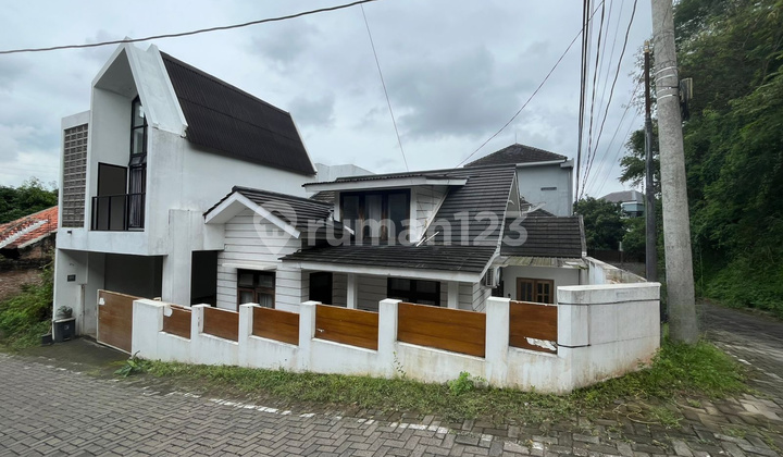 Semi Furnished Rumah 2Lt Candi Kalasan Manyaran 1