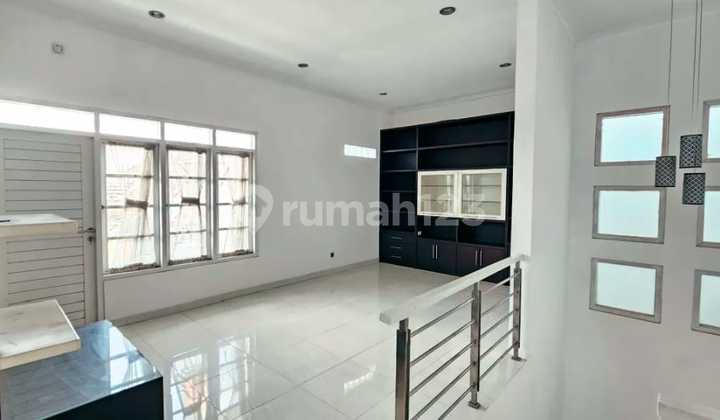 Luxury House on Gondang Street Near Undip Tembalang 2