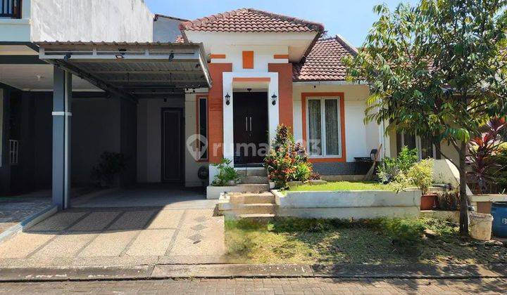 tampak depan rumah bagus 1.5lt graha taman